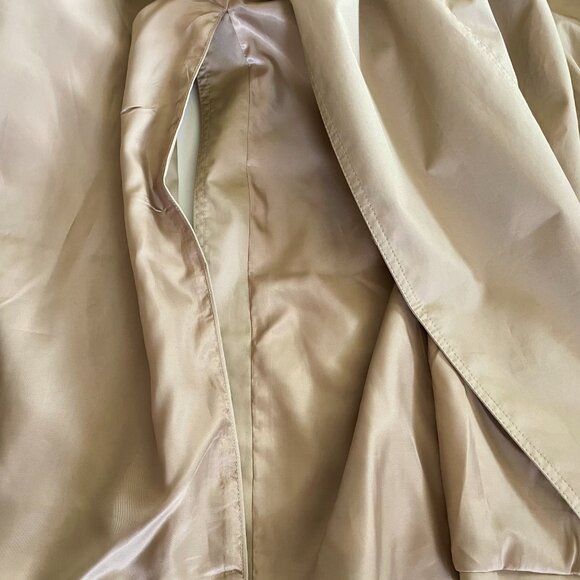 Double Breasted BeigeTrench Coat with Wide Collar - Picture 7 of 12